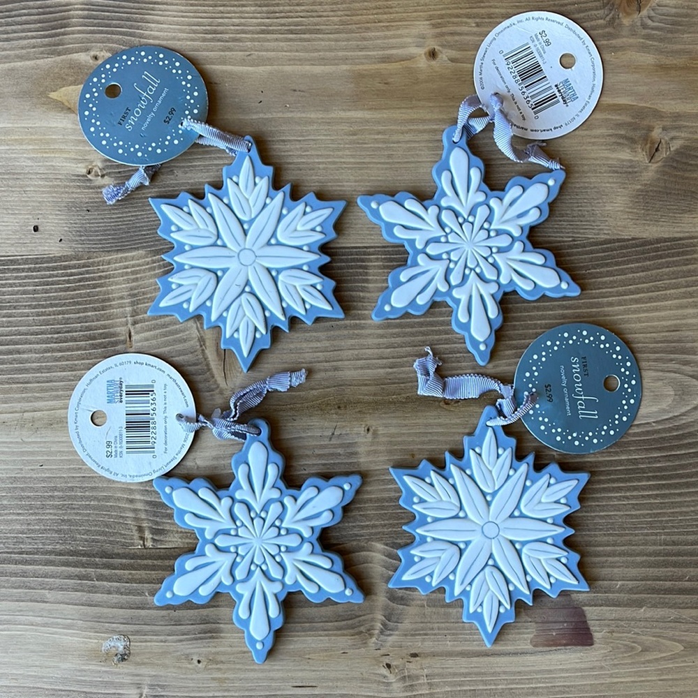 MARTHA STEWART FIRST SNOWFALL BLUE AND WHITE SNOWFLAKE ORNAMENTS - SET OF 4